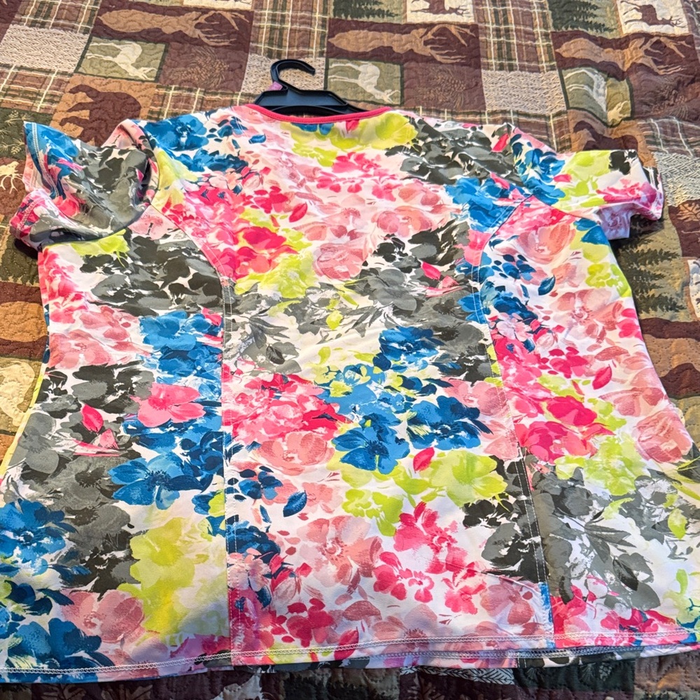 Cherokee infinity Floral Burst Short Sleeve scrub Top - Picture 4 of 4